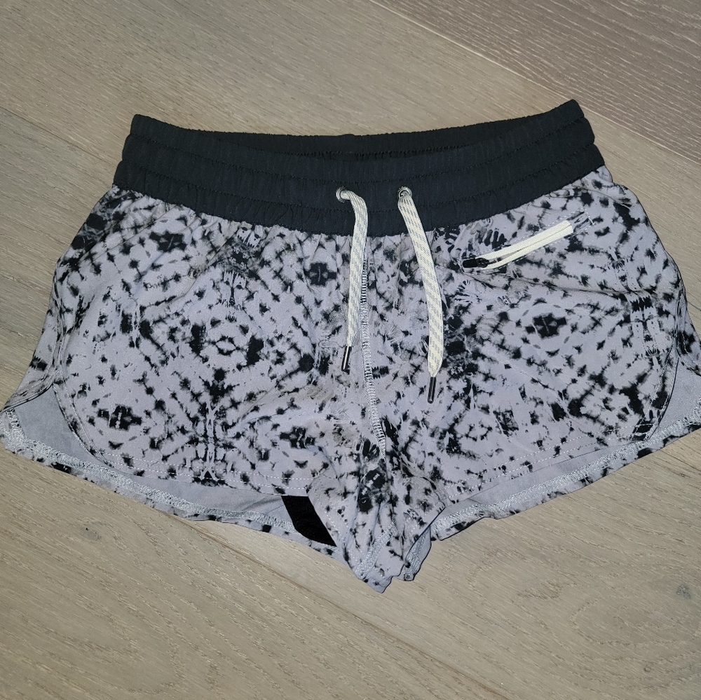 Lululemon size 4 running short with liner